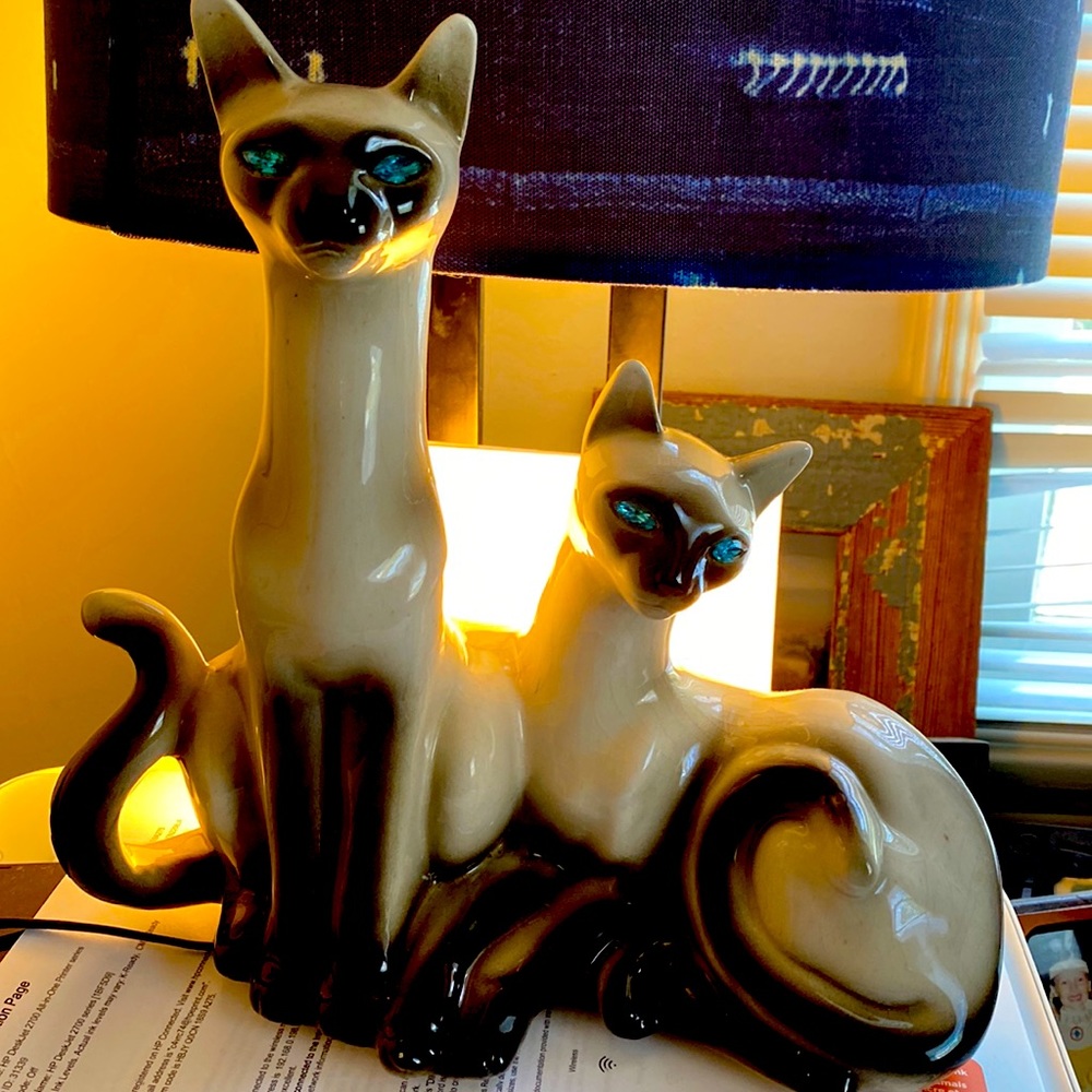 Vintage Siamese cat lamp
